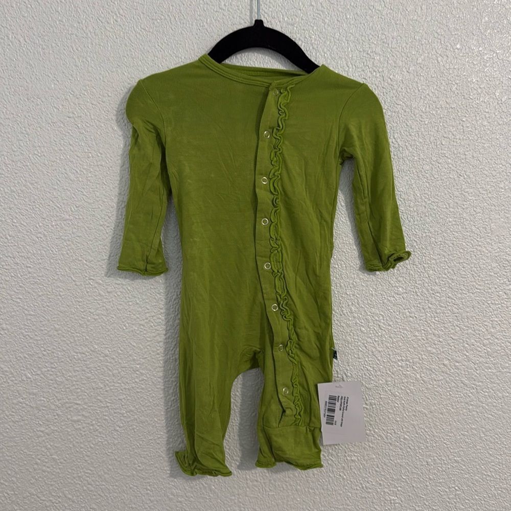 NWT- Kickee Pants- green bamboo snap coveralls with ruffle- Size 0-3 months